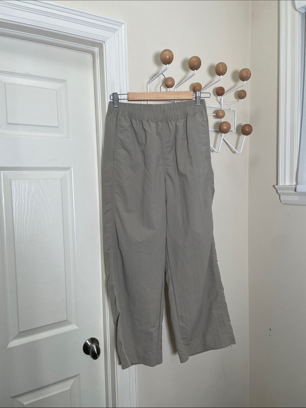 Patagonia Outdoor Hiking Straight-Leg Chinos in Light Gray S